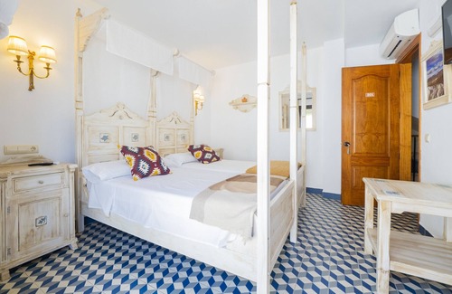 Tolox Bed & Breakfast | Cubo's Hostal La Plaza Room 201 with Breakfast