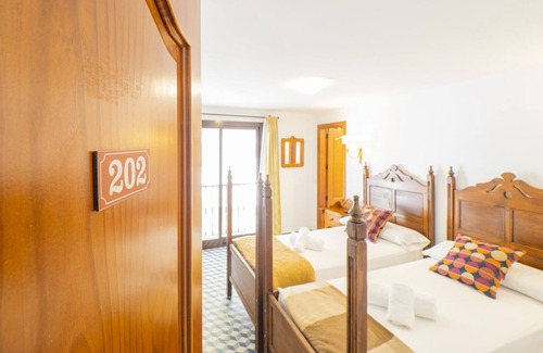 Tolox Bed & Breakfast | Cubo's Hostal La Plaza Room 202 with Breakfast