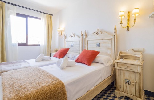 Tolox Bed & Breakfast | Cubo's Hostal La Plaza Room 302 with Breakfast