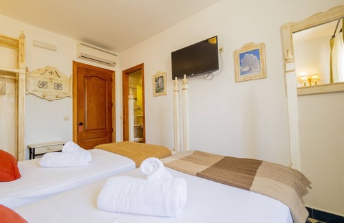 Tolox Bed & Breakfast | Cubo's Hostal La Plaza Room 302 with Breakfast