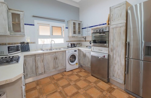 Alhaurin el Grande Villa | Cubo's Villa Las Palmeras Altas/private pool/air conditioning/children's area/free wifi