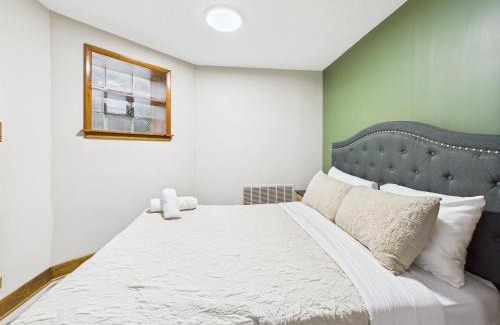 Wrigleyville Apartment | Cubs Clubhouse Retreat