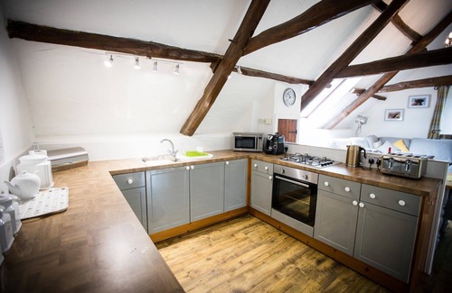 Devon Apartment | Cuckoo's Nest - Dog Friendly Cottage with a hot tub