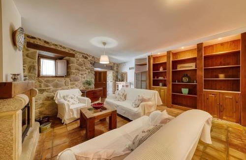 Piedralaves House | Cuesta Del Reloj