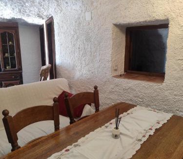 Estacion de Chinchilla Apartment | Cueva del castillo de Chinchilla
