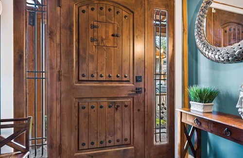 Cultus Lake House | Cultus Lake Luxury Resort - Steps to the Lake and Theme/Waterpark