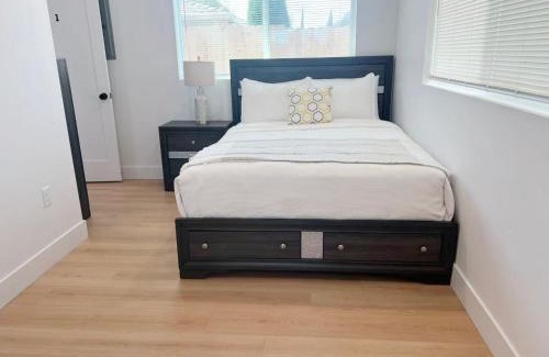 Los Angeles House | Culver Hideaway Private Room with Share Living Space D1D2