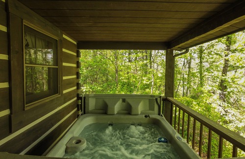 Logan Cabin | Cumberland - Hosted by The Chalets