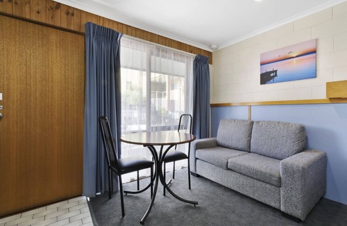 Lakes Entrance Hotel | Cunningham Shore Motel