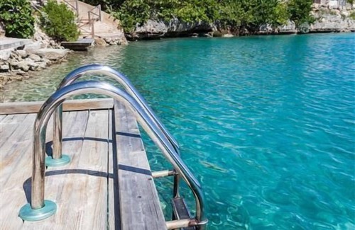 Willemstad Apartment | CURACAO OCEAN FRONT APARTMENT WITH PRIVATE DOCK AND A FANTASTIC VIEW