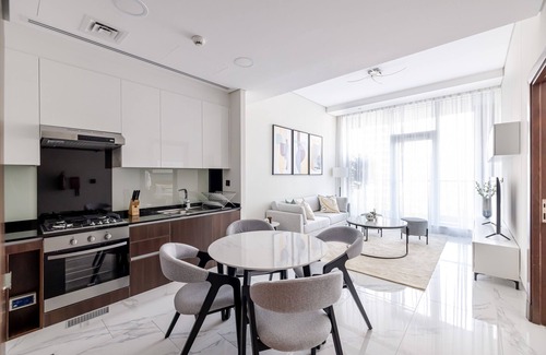 Downtown Dubai Apartment | Curated One Bedroom Apartment 10 Min from Downtown Dubai