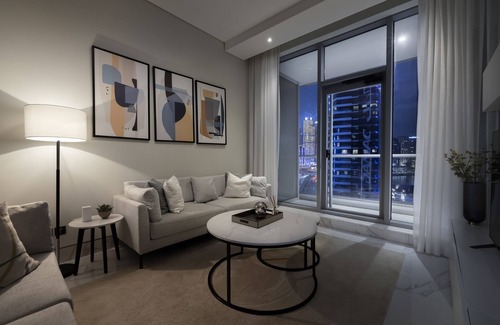 Downtown Dubai Apartment | Curated One Bedroom Apartment 10 Min from Downtown Dubai