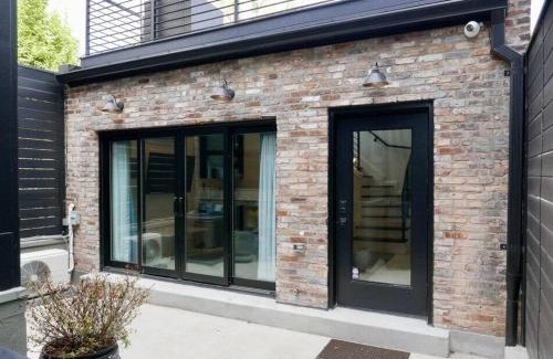 Shaw House | Curious Carriage Rooftop in Shaw