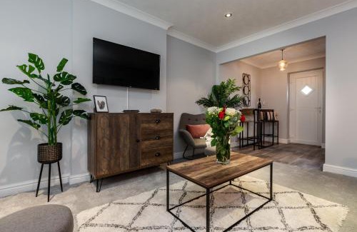 Thornton-Cleveleys House | Curlew - 3 Bedrooms Wi-Fi, Parking, Contractors