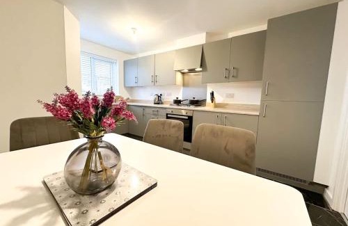 Stockton-on-Tees House | Curlew Place by Blue Skies Stays