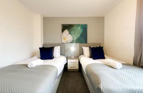 Stockton-on-Tees House | Curlew Place by Blue Skies Stays