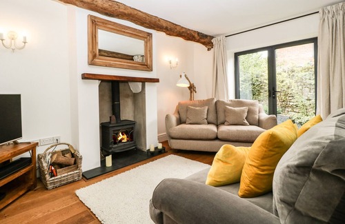 Much Wenlock Cottage | CURLY'S COTTAGE, with open fire in Much Wenlock