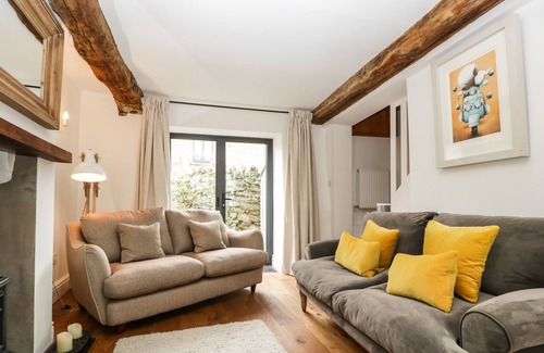 Much Wenlock Cottage | CURLY'S COTTAGE, with open fire in Much Wenlock