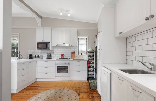 Blackheath House | Currawong Cottage with views