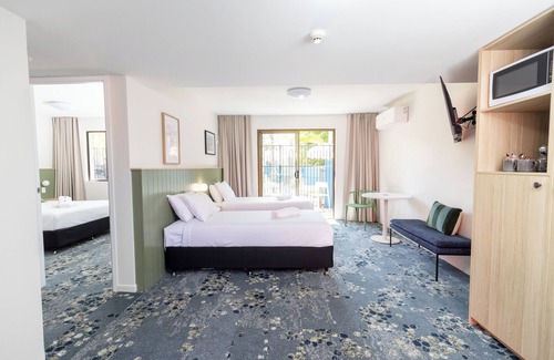 Battery Hill Hotel | Currimundi Hotel Motel