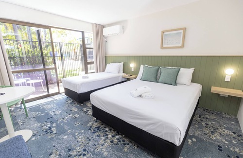 Battery Hill Hotel | Currimundi Hotel Motel