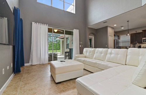 West Kissimmee House | CUSTOM A/C THEATER ROOM, 5bedrms 5bath- 3 King suites, Two 1st floor King suites