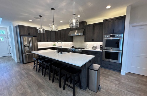 Detroit House | Custom-built Detroit Lake house - walking distance to the lake and town!