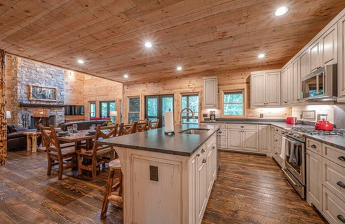 Ellijay Cabin | Custom built mountain house on trout stream with tons of privacy & hot tub.