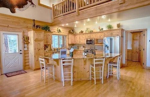 Pinetop Cabin | Custom Cabin on Golf Course - Don't Miss Out!