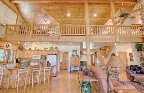 Pinetop Cabin | Custom Cabin on Golf Course - Don't Miss Out!