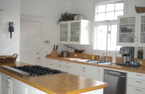 San Luis Obispo House | Custom Home In Desirable Area--next To Downtown & Hiking/Biking Trails--lap pool