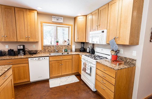 Portola House | Custom Home In The Lost Sierras w/Pool Table