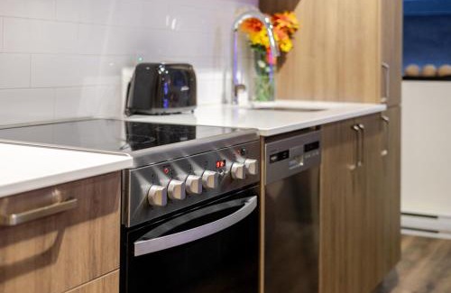 Shaughnessy Village Apartment | Cute 1BDR Apt in Ste-Catherine - MTL Live Spot