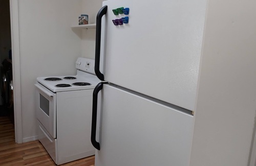 Coos Bay House | Cute 2 bed 1 bath fully furnished, close to shops, restaurant, Ming park.