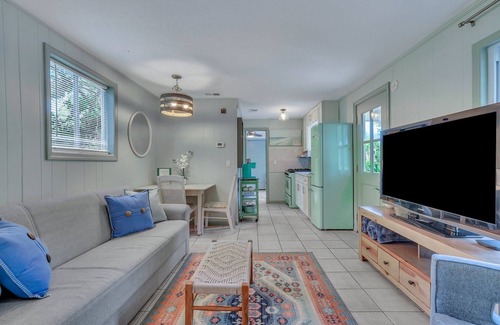 Savannah Cottage | Cute 2BR/1BA Cottage by River & Golf Course on Island!