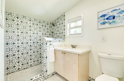 Pirates Beach House | Cute Beach Bungalow. Walk to the Beach!