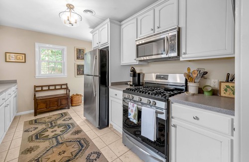 Fairway House | Cute bungalow located in the Fairwood neighborhood of Lexington. #15081244-1