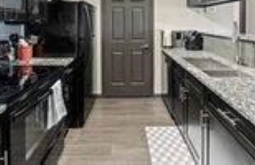 Universal City Apartment | CUTE, COMFY AND CLOSE TO EVERYTHING!