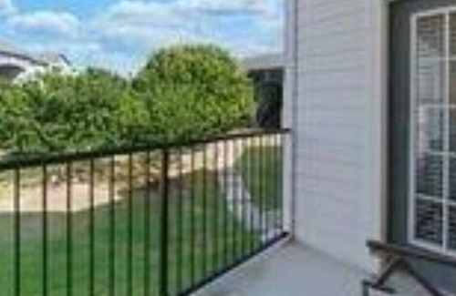 Universal City Apartment | CUTE, COMFY AND CLOSE TO EVERYTHING!