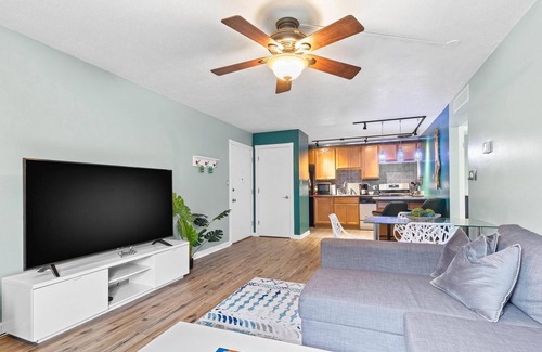 Gainesville Condo | Cute Condo Close to Campus - Walk to Shands/Pool!