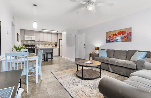 Gainesville Condo | Cute Condo near UF, Shands Hospital and Downtown!