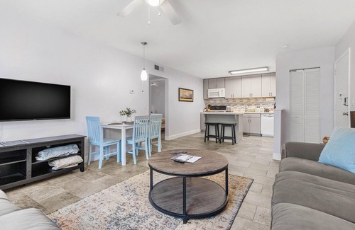 Gainesville Condo | Cute Condo near UF, Shands Hospital and Downtown!