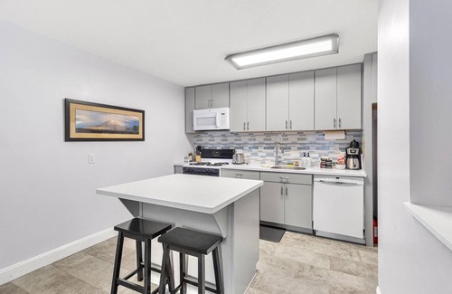 Gainesville Condo | Cute Condo near UF, Shands Hospital and Downtown!