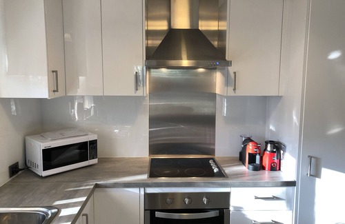 Mount Hawthorn House | Cute cosy house close to Leederville and city. Entire house with enclosed yard.