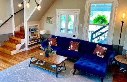 Luray House | Cute Cottage on Working Farm for Farmstay Glamping Getaways to Virginia - Perfect for Animal Lovers