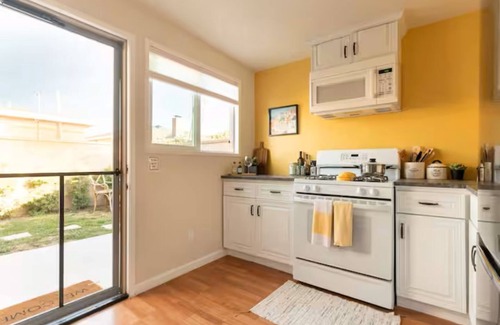 Torrance House | Cute Cottage Style Unit