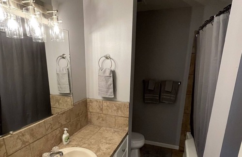 Independence Apartment | Cute & Cozy 2- Large TV, Large Couch, Comfy Beds