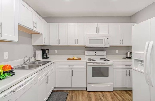 Nashville Condo | Cute & Cozy - Minutes from Downtown & BNA