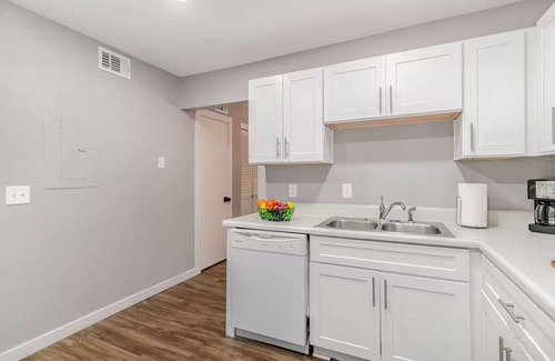 Nashville Condo | Cute & Cozy - Minutes from Downtown & BNA