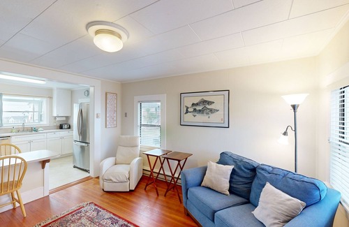 Newport House | Cute, dog-friendly cottage w/views in Nye Beach - walk to shops & the park